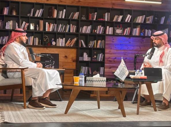 مع حامد الذيابي على المسرح: قراءة في ندوة الاستدامة المالية للجمعيات