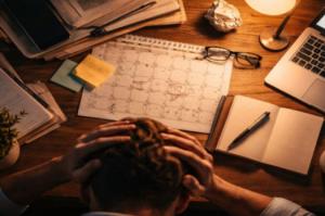 8 ممارسات عملية لتخفيف ضغط نهاية العام في القطاع غير الربحي