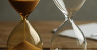 التعهّدات مقابل التبرعات: الفرق المهم الذي تحتاج المنظمات غير الربحية إلى معرفته